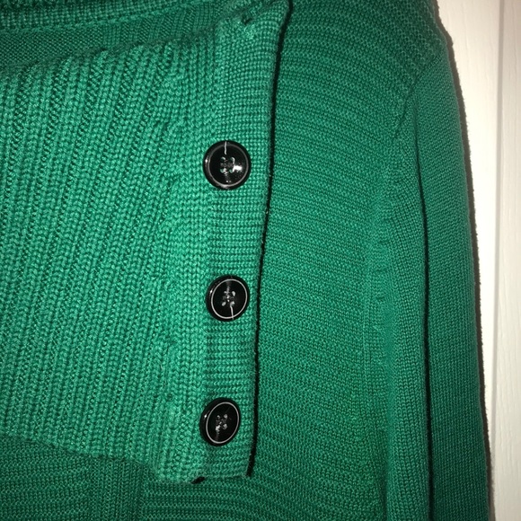 Green sweater - Picture 3 of 3